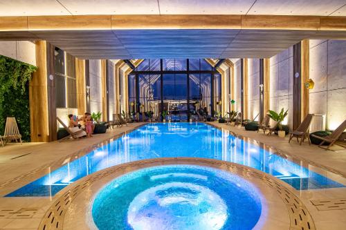 Titova Vila Spa Resort luksuzni apartmani sa bazenom unutar borove šume na Zlatiboru