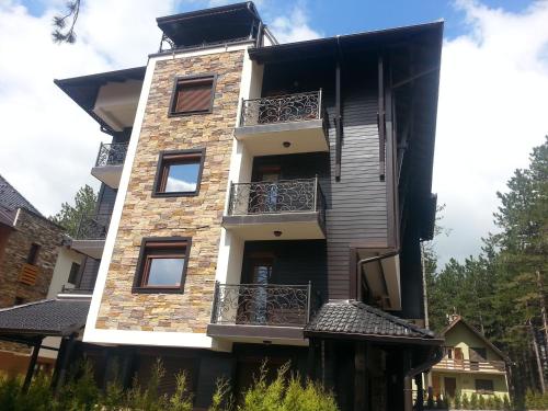 Apartment Dara Zlatibor stan na dan smestaj u naselju Djurkovac kod centra terasa parking