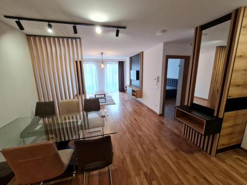 Nov apartman GEOS sa modernim enterijerom i terasom u centru Zlatibora