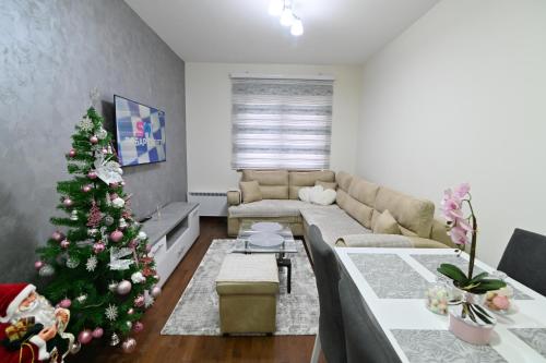 Apartman Romansa Zlatibor stan na dan smestaj u Ulici Miladina Pecinara kod centra sa terasom parking