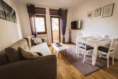 Apartmani F i A Zlatibor stan na dan smestaj u naselju Sloboda ocena devet sest terasa parking
