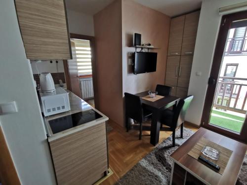 Renoviran apartman K16A10 u zelenilu i miru kompleksa Zlatiborski Konaci na Zlatiboru