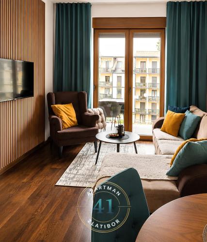Apartman 41 sa modernim enterijerom i velikom terasom u centru Zlatibora
